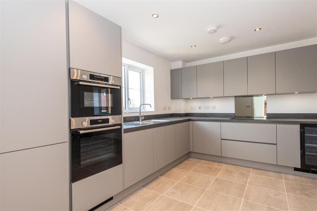 House in Wellingborough, Bozeat - View 2
