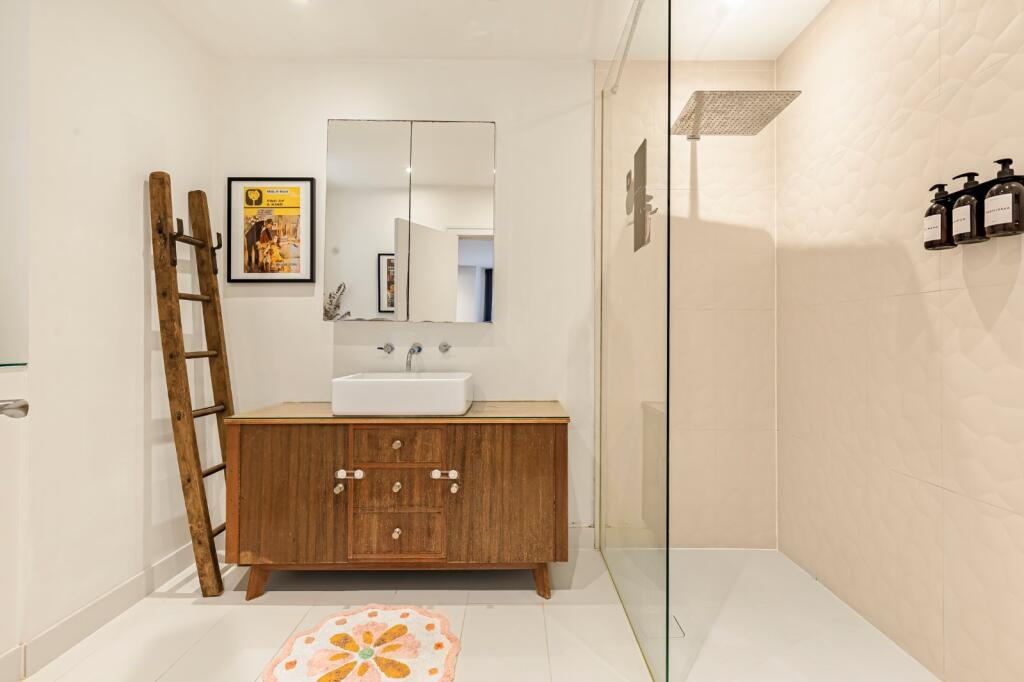Apartment in Twickenham - More