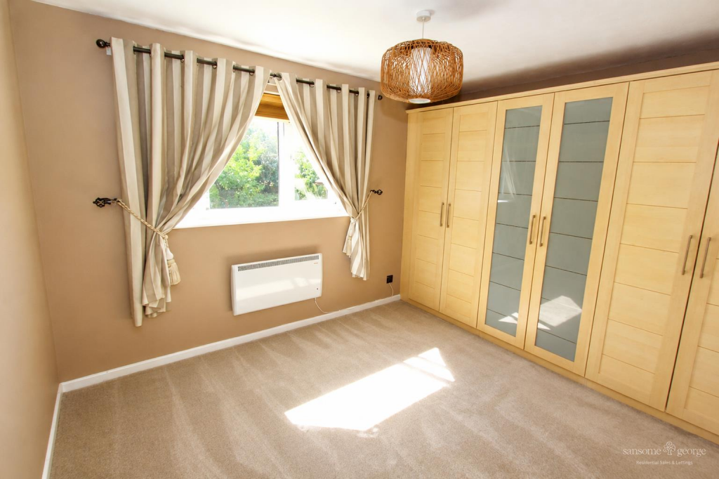 House in Reading, Little Heath, Tilehurst - More