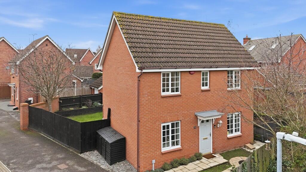 3-bed detached on FROBISHER GARDENS, Chafford Hundred, Grays, £490,000