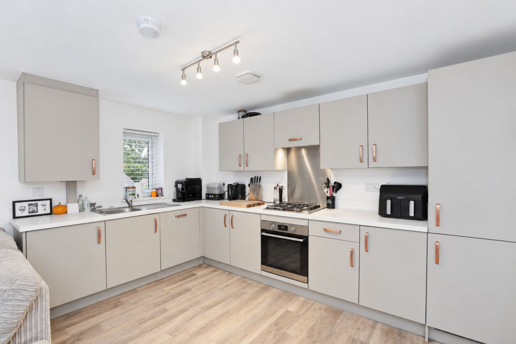 Apartment in Redhill - View 3