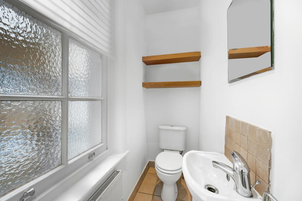 bathroom 1.jpg