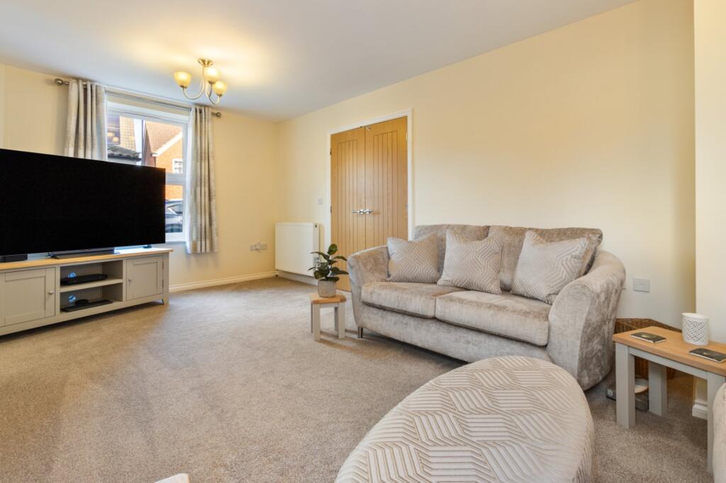 Amberley Close, Scartho Top, Grimsby, DN33 photo 4