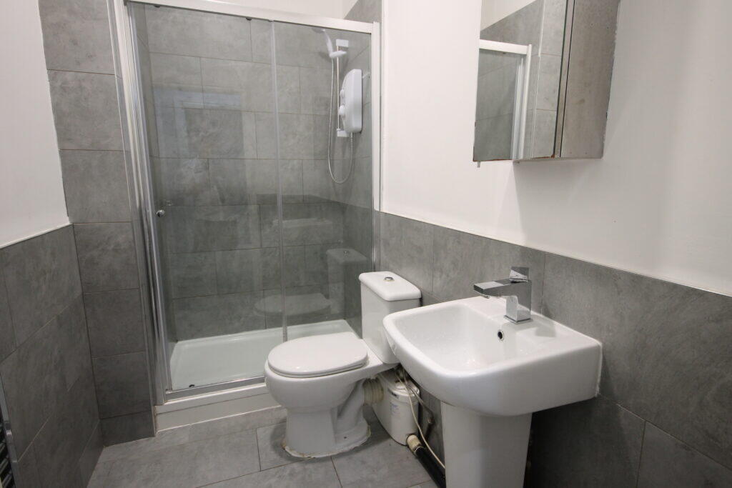 6 bedroom terraced house for rent