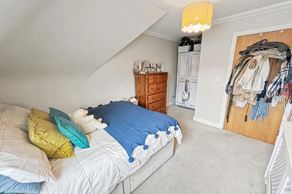 Apartment in Christchurch, Pokesdown, Bournemouth - More