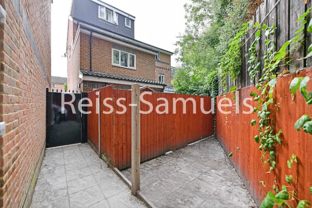 6 bedroom semi-detached house for rent