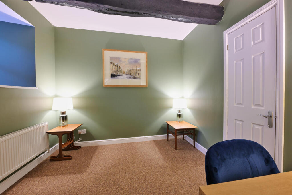 House in Oundle, North Northamptonshire - View 5