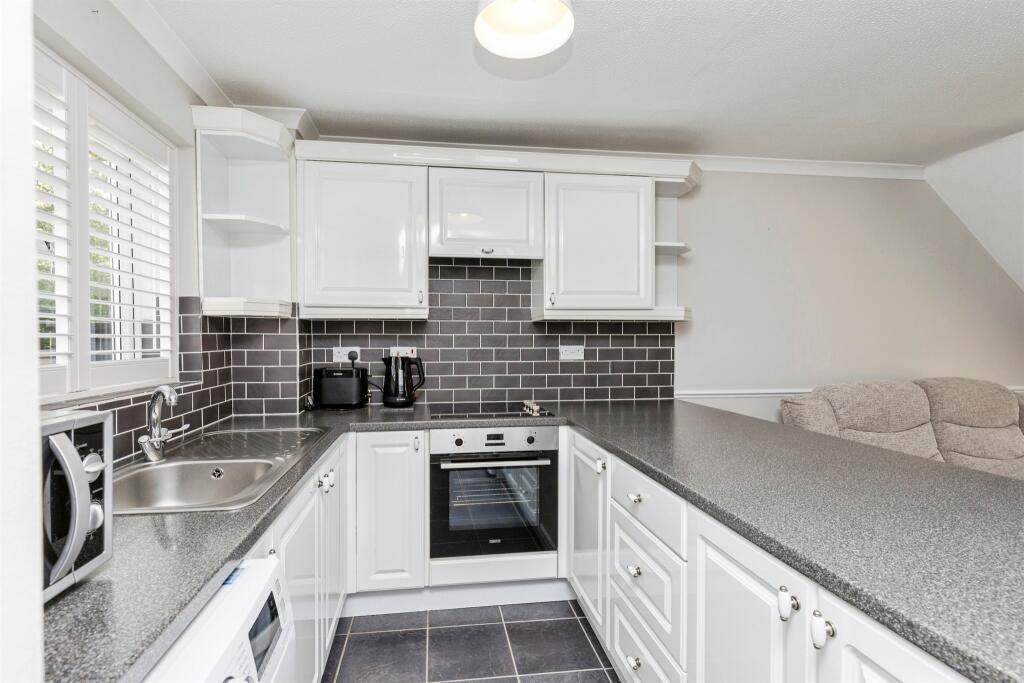 House in Crawley, Broadfield - View 4