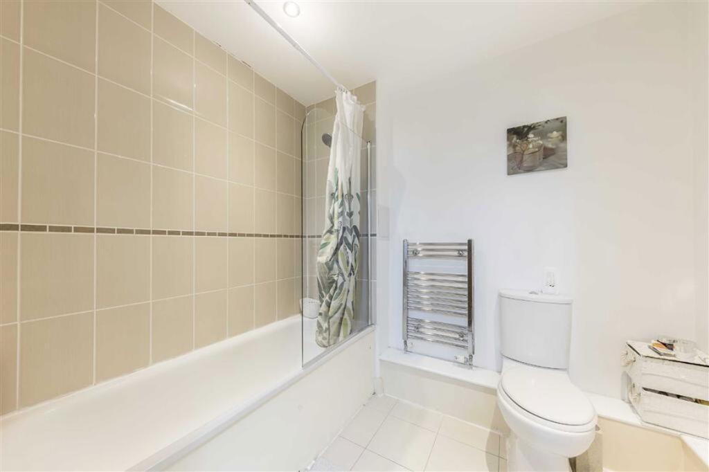 Apartment in London, Cordwell Estate, Hither Green - View 5