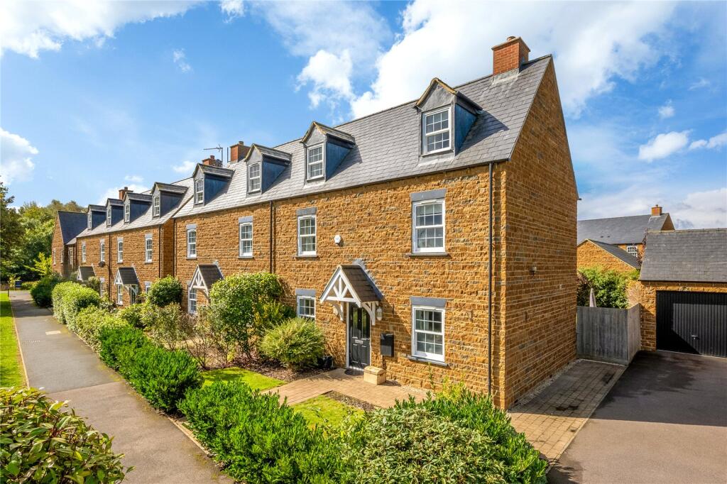 4-bed semi-detached on Flux Drive, Deddington, Oxon, OX15, £575,000