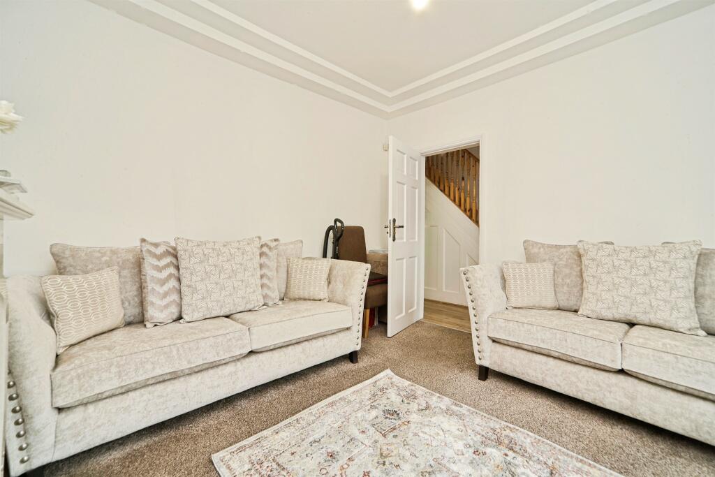 House in Bradford, West Yorkshire - View 3