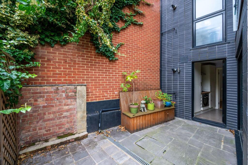 Apartment in London - View 4