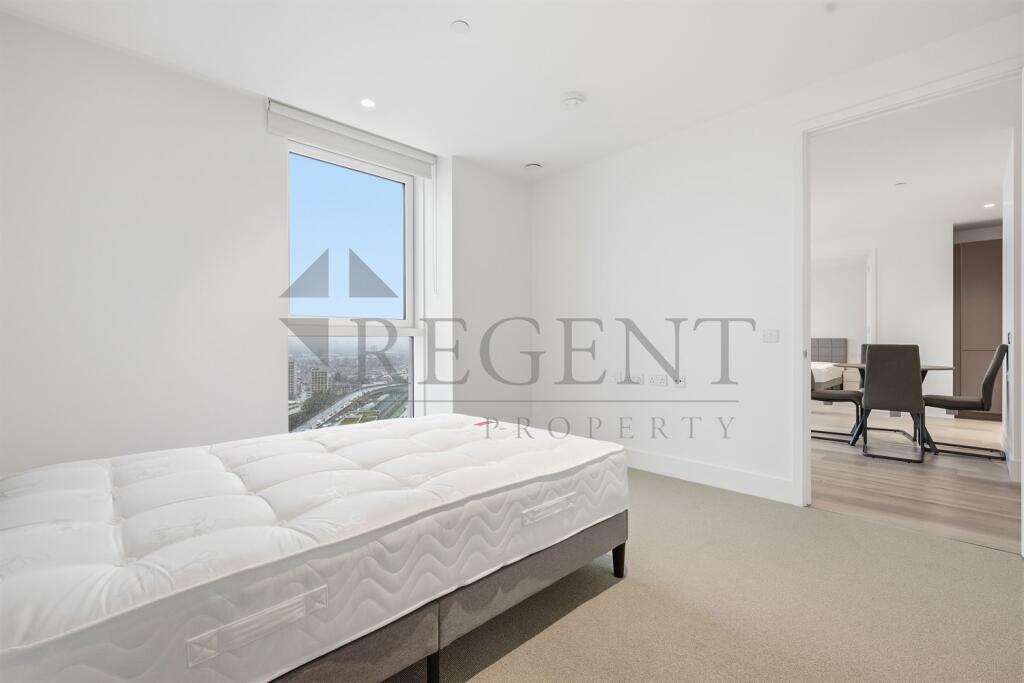 Apartment in London, Hale Village - View 5