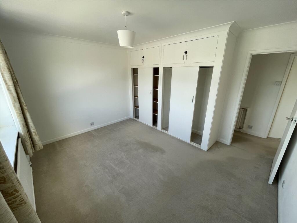 Exeter Court, Highcliffe BH23 photo 4