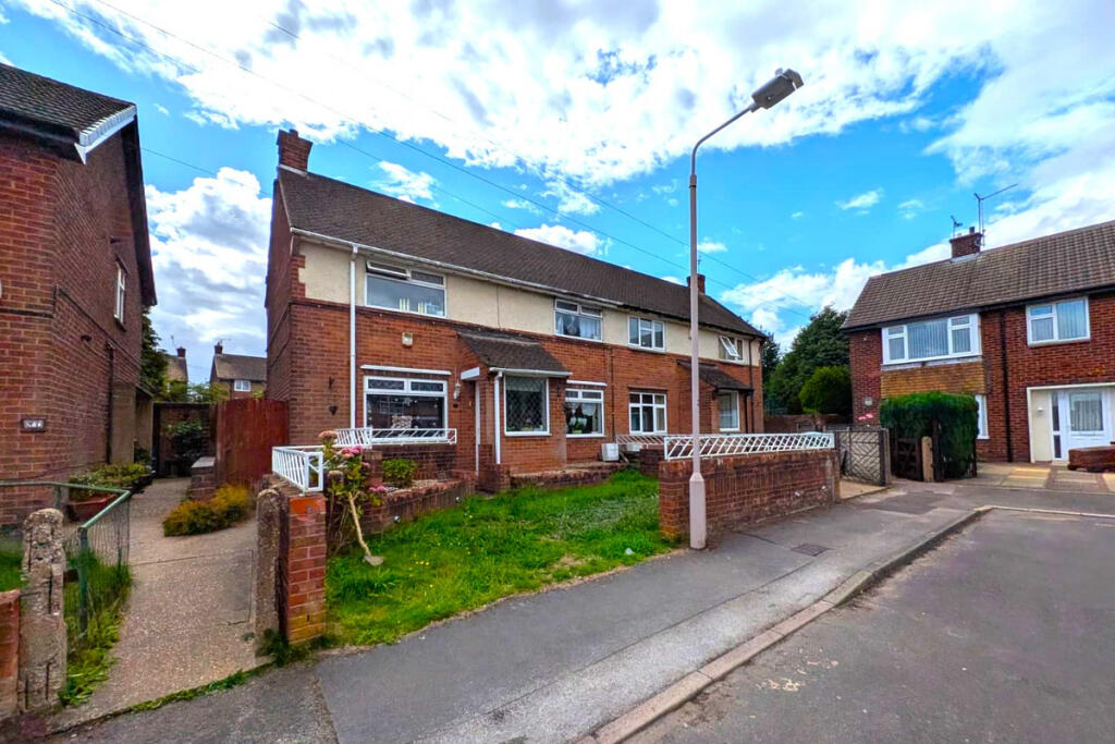 3-bed semi-detached on OXTON Close, Mansfield, NG19, £170,000