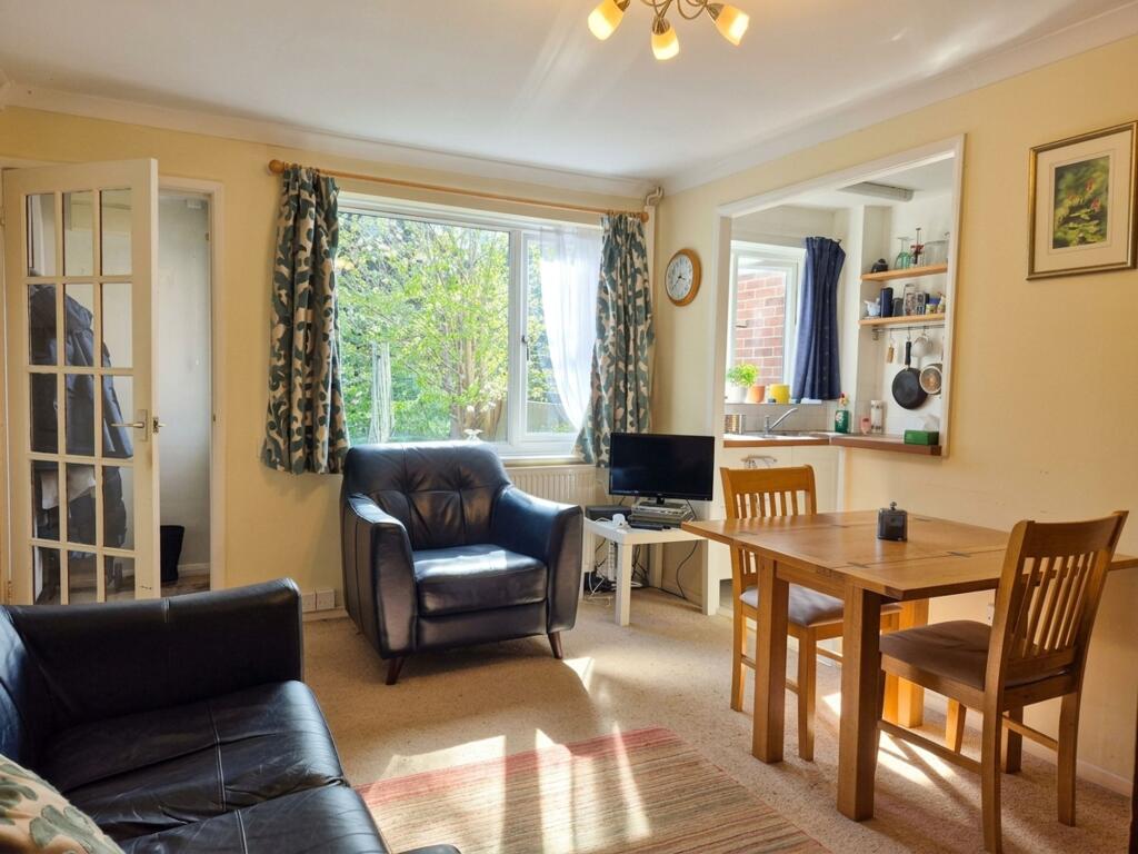 Canterbury Close, Yate, BS37 photo 2