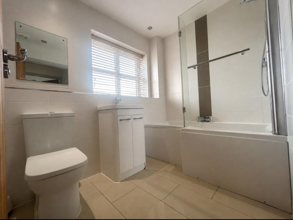 Apartment in Birmingham, West Midlands - More
