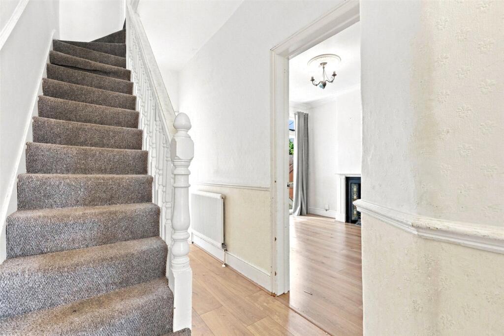 House in Southend-on-Sea - More