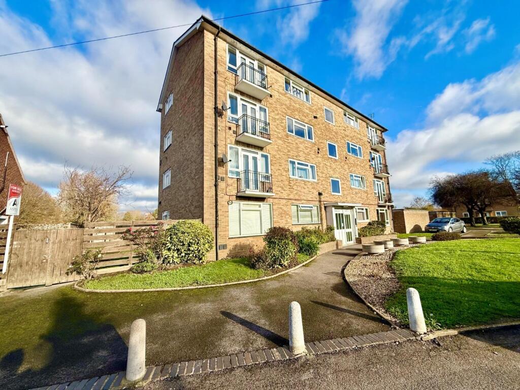 2-bed flat on Cordelia Road, Stanwell, £240,000
