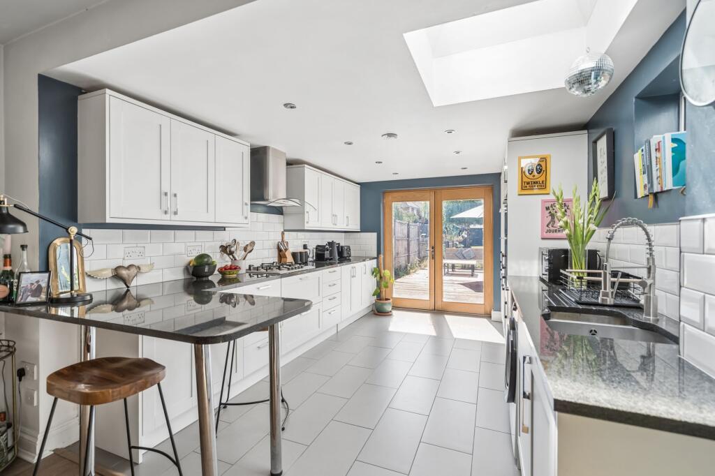 House in Watford, Hertfordshire - More