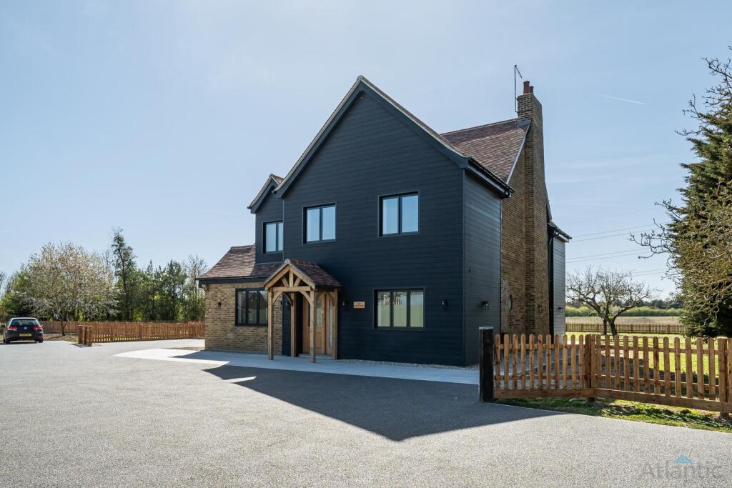 Main image of property: Corner Farm, Fen Lane, North Ockendon, RM14