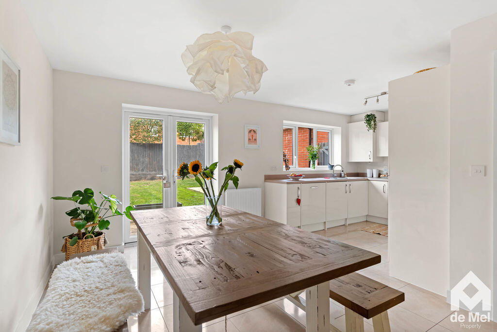 House in Cheltenham, Bishop's Cleeve - More