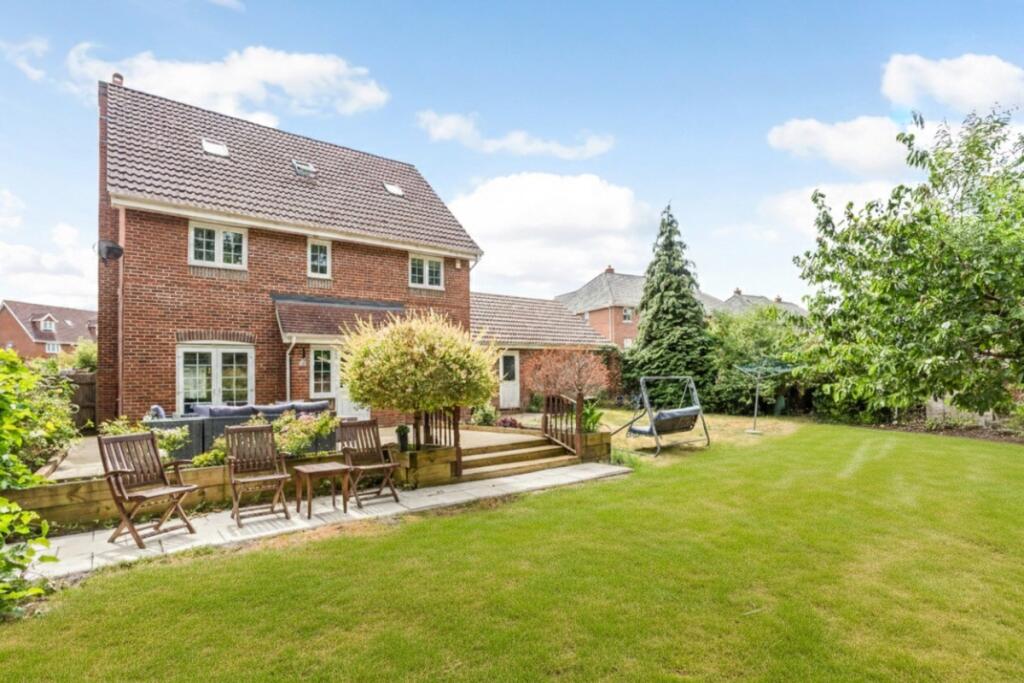 Main image of property: Kingsley Square Fleet GU51