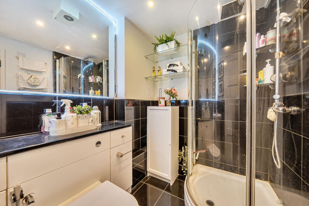 Apartment in London, The Hyde, Hendon Central - View 5