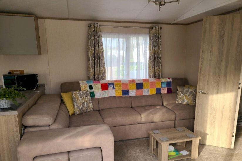Carnaby Oakdale Centre Lounge 2021, Waveney Valley Lakes, Wortwell, Norfolk, IP20 0EJ - View 3