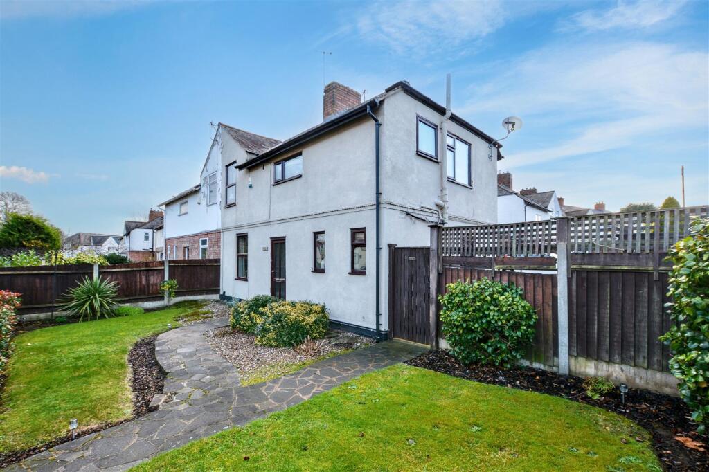 3-bed semi-detached on Farfield Avenue, Beeston, Nottingham, £260,000