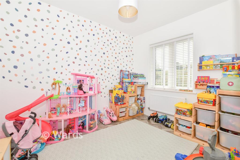 House in Tunbridge Wells, Paddock Wood - More