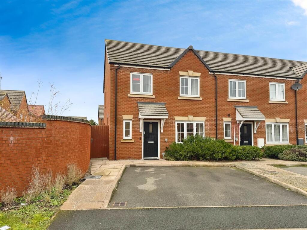 3-bed terraced on Pentland Crown Place, Bishops Tachbrook, Leamington Spa, £335,000