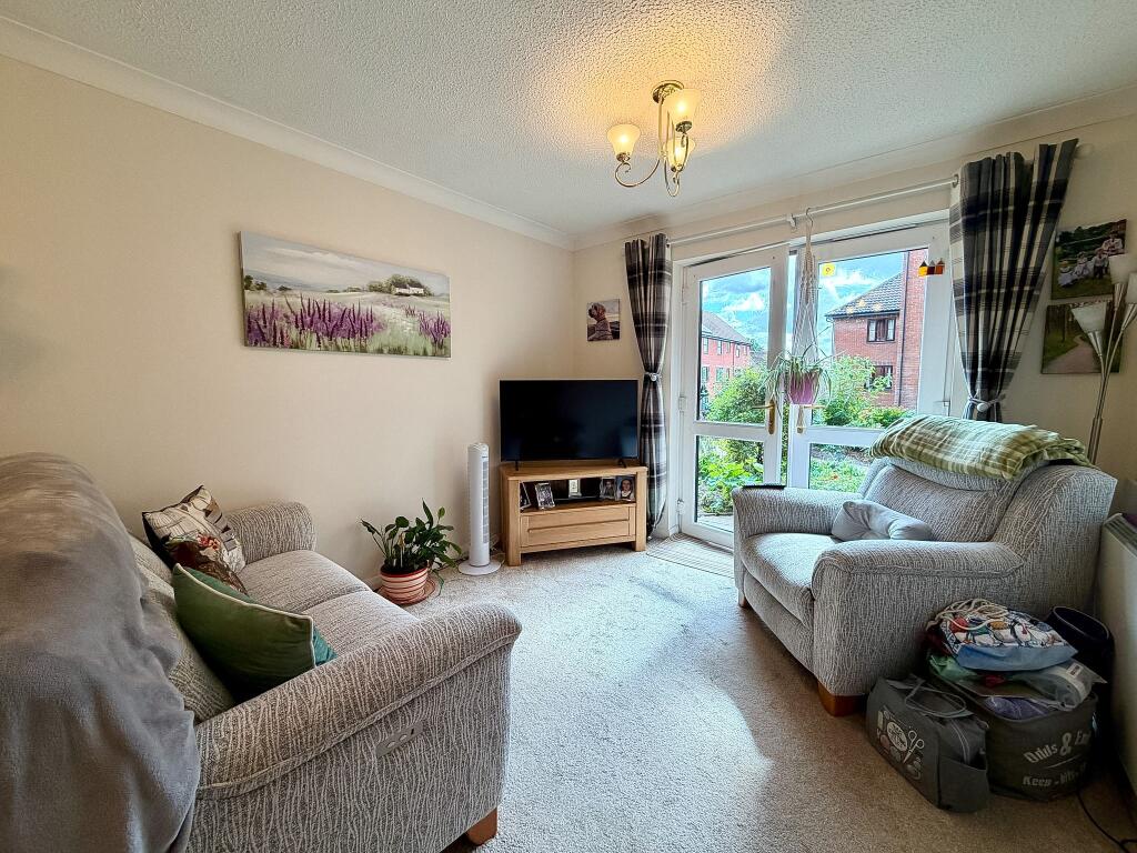 Apartment in East Suffolk, Woodbridge - View 2