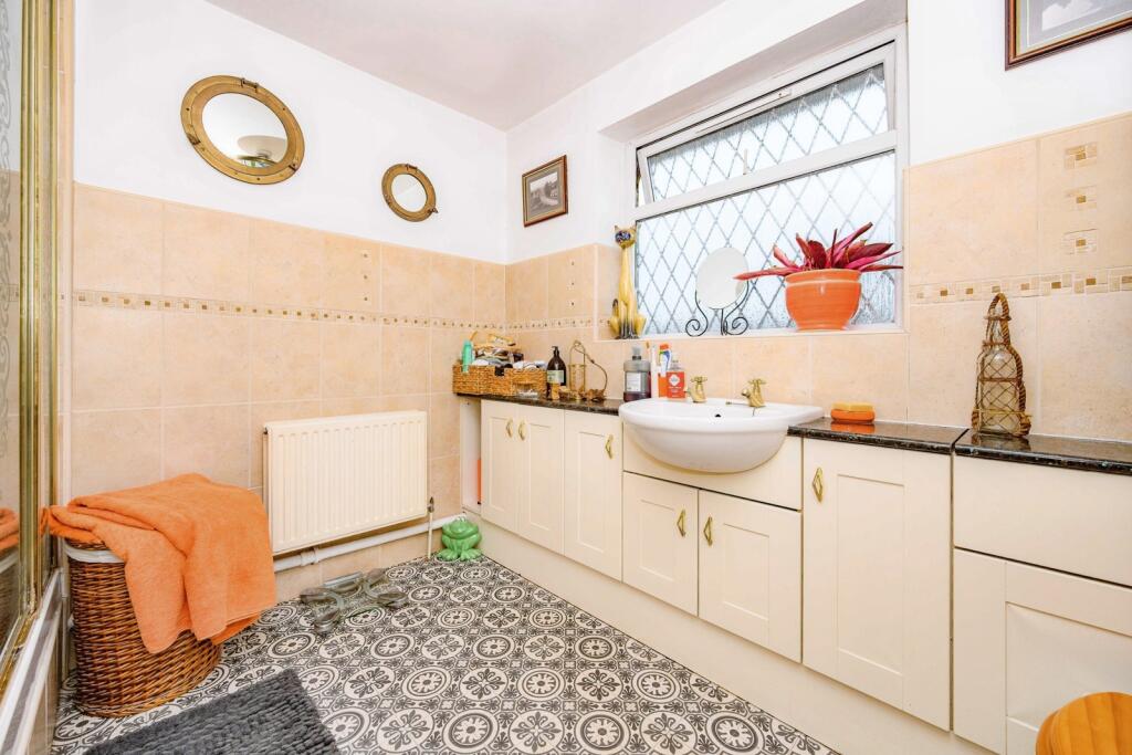 House in Luton - More