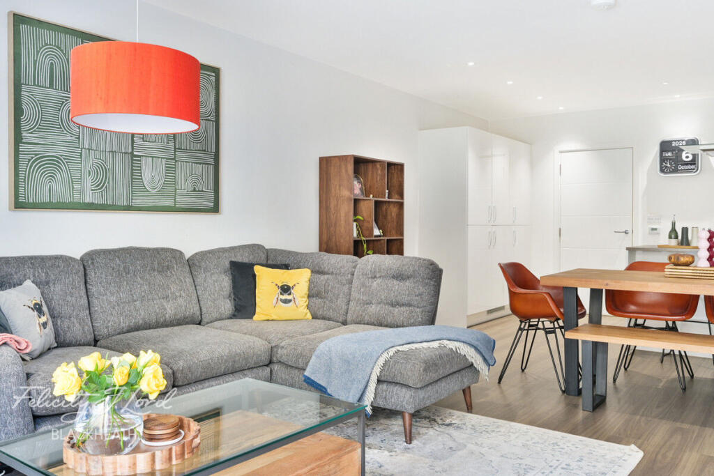 3-bed flat on Rolfe Terrace, Woolwich, £475,000