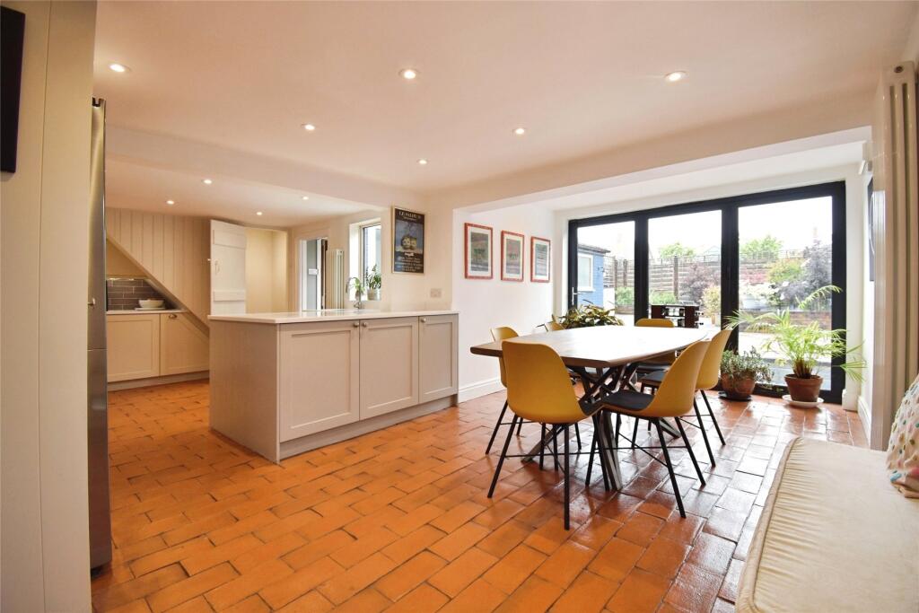 Wood Street, Waddesdon photo 2