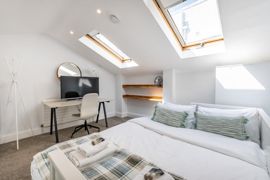 2 bedroom mews property for rent