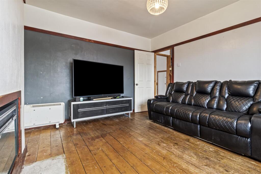 North Farm Road, Lancing photo 2
