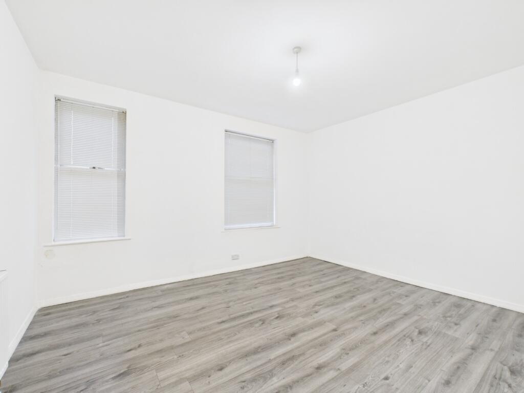 Queens Road, Hull, HU5 2RG - More
