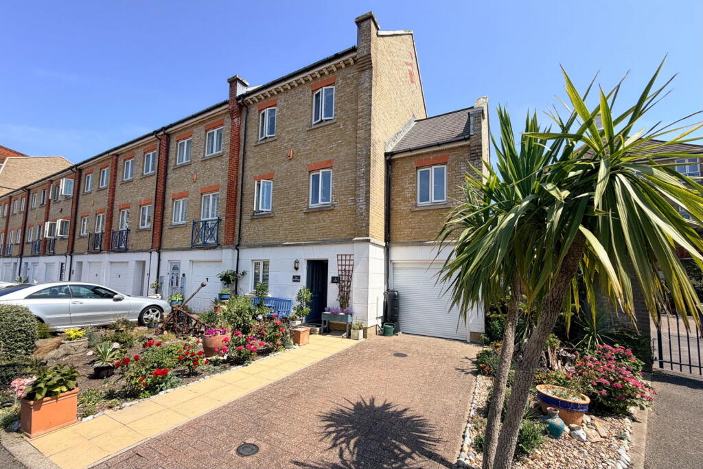 Main image of property: The Piazza, Eastbourne, BN23 5TG