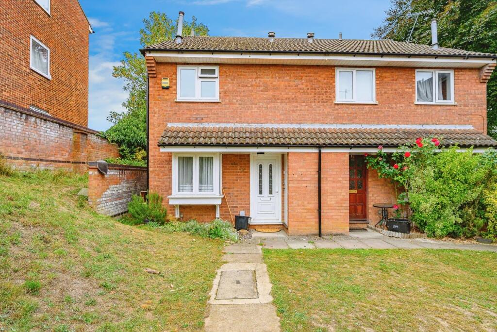 Main image of property: Moorland Gardens, Luton, Bedfordshire, LU2