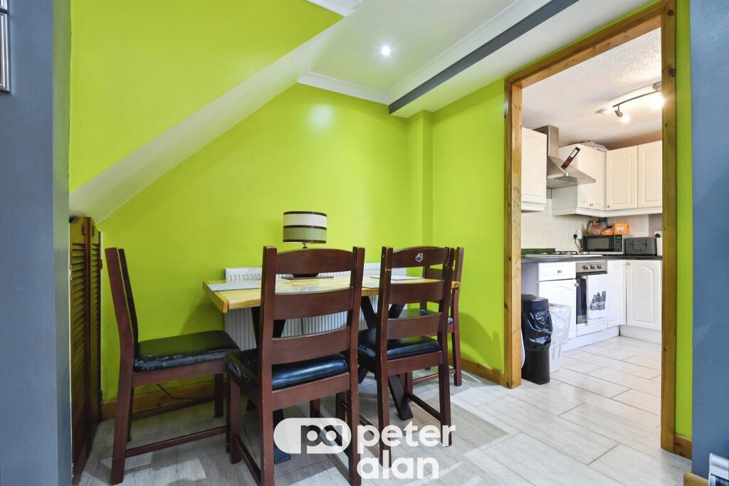 House in Cardiff, Aberaman South - More