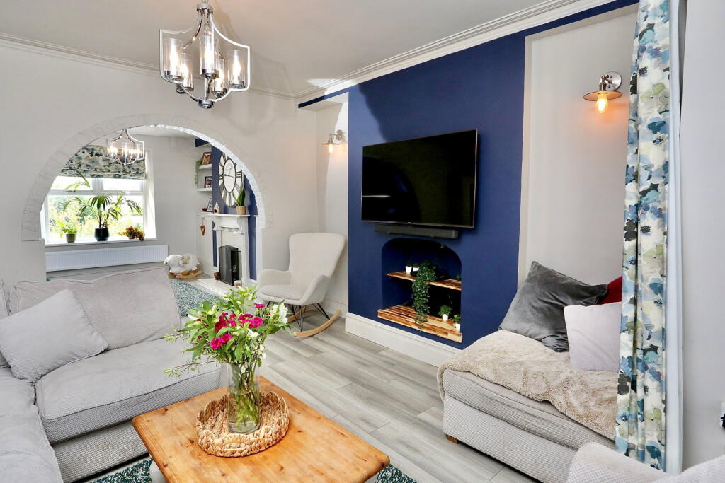 House in Newport - View 4