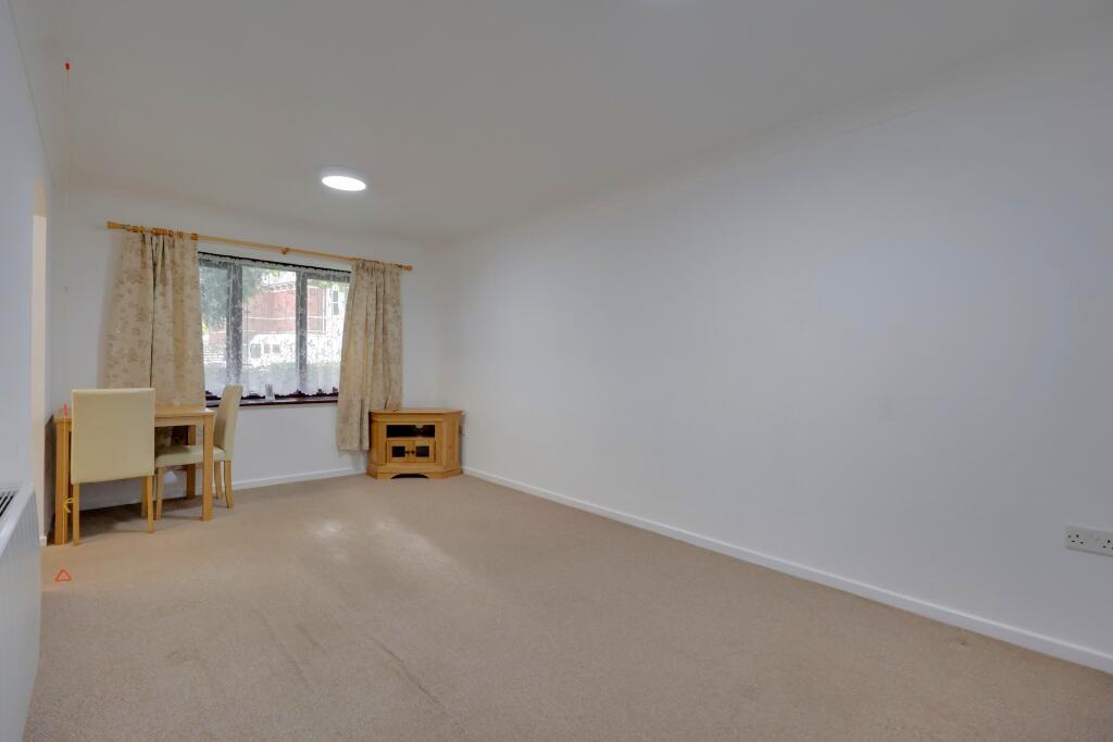 Apartment in Havant, West Leigh - View 2