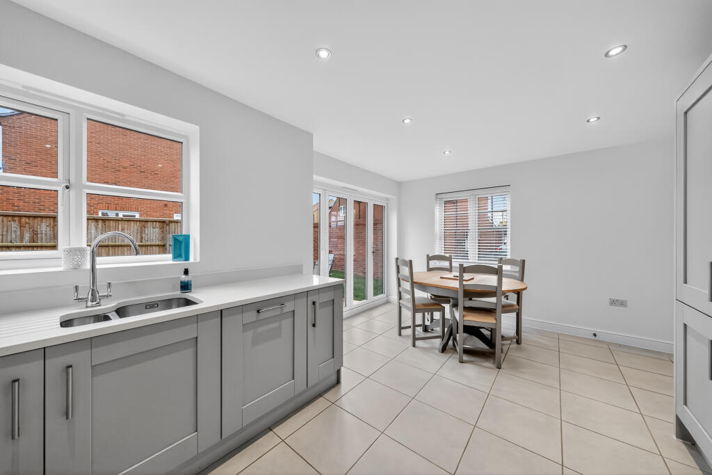 Oatlands Drive, Bedford, MK45 photo 4