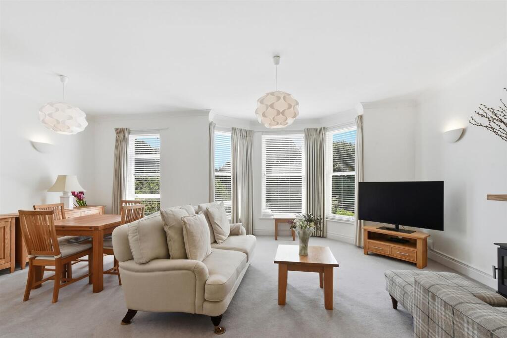 Apartment in Cheltenham, Ewens Farm, Fairview - View 2