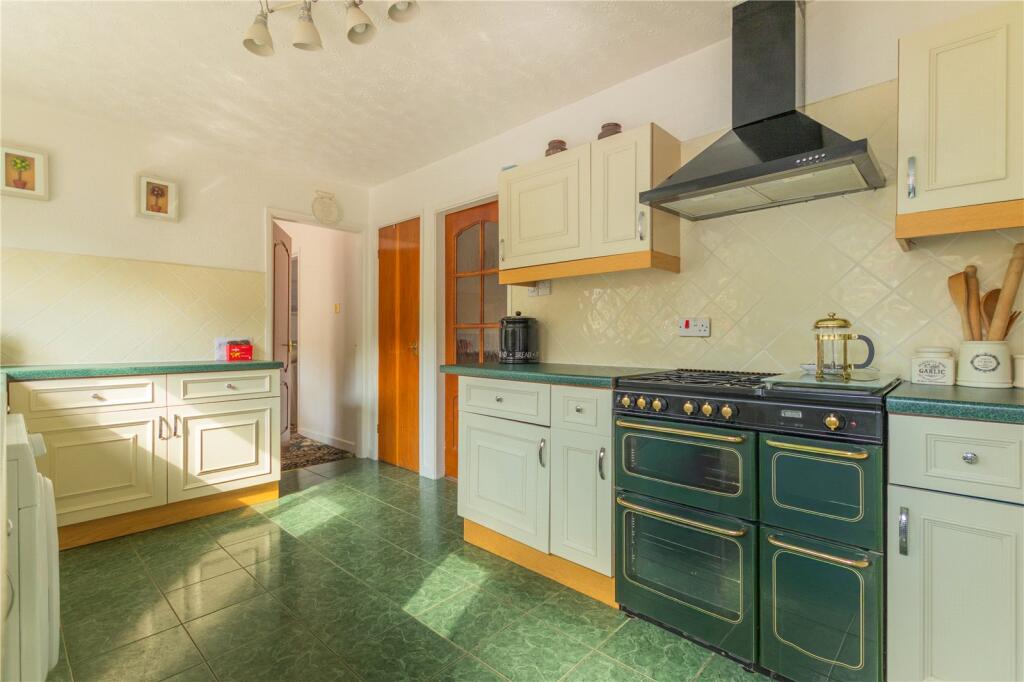 Hillside Avenue, Shaw, Oldham, Greater Manchester, OL2 photo 4