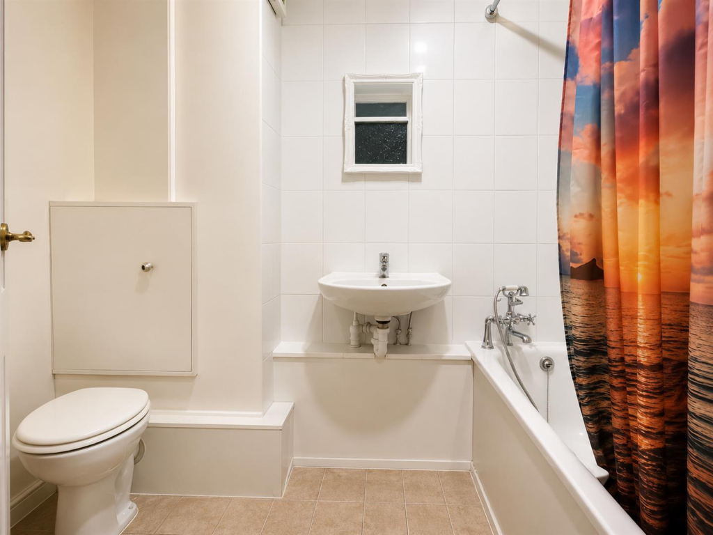 St. Helen Close, Uxbridge - View 5