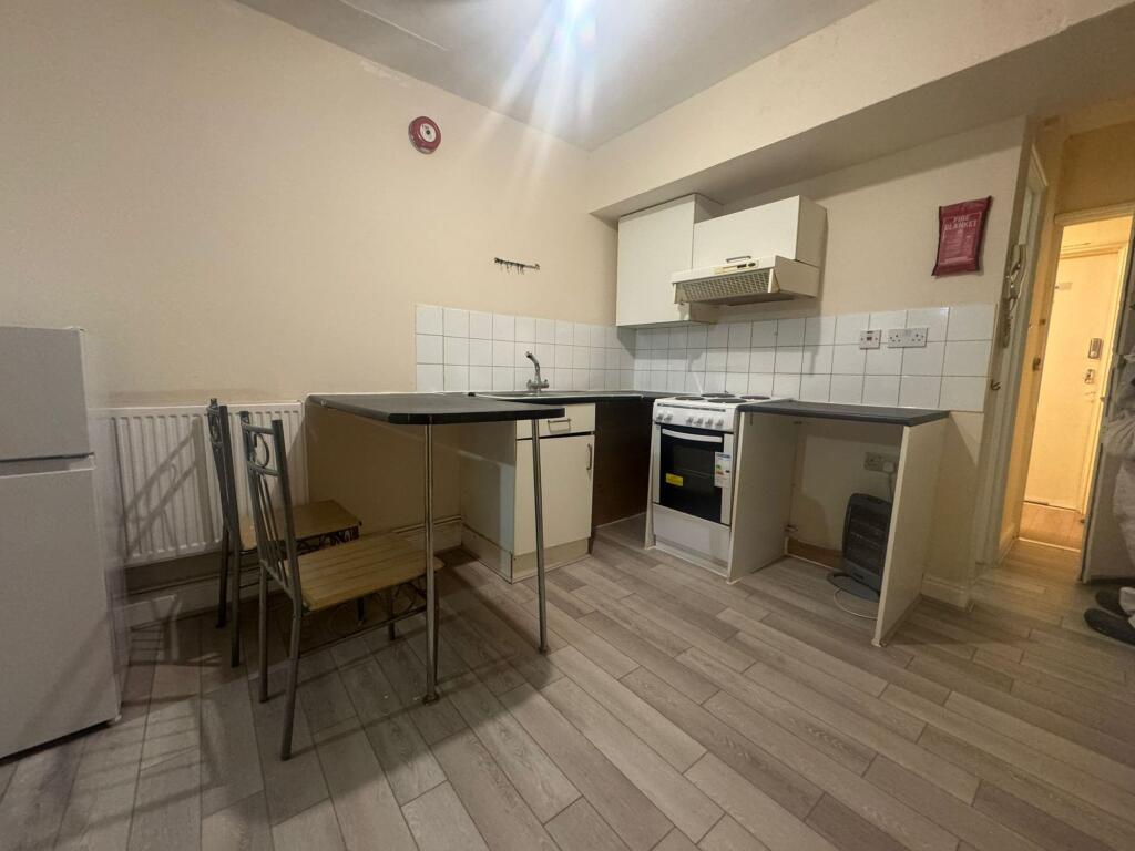 Main image of property: 86 Walworth Road, London, SE1