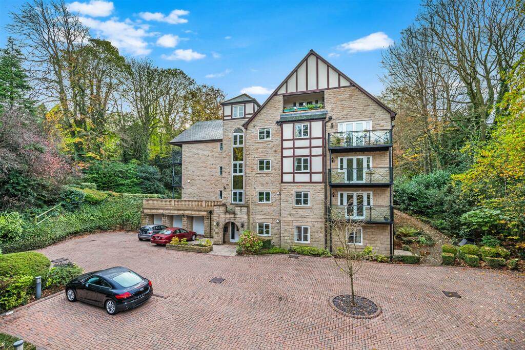 Main image of property: 8a Clifton Road, Ben Rhydding, Ilkley